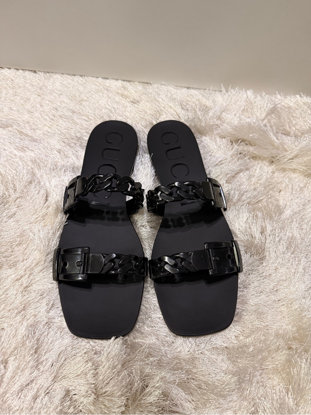 Authentic GUCCI Black Patent Chain-Link Slide Sandals - Picture 4 of 8